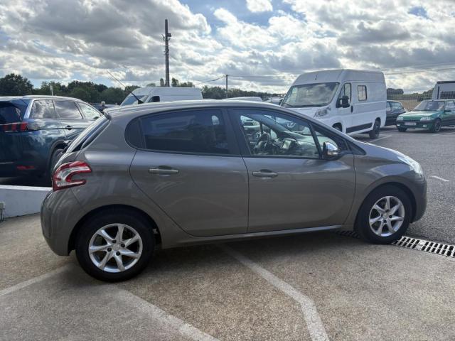 Peugeot 208 image 6