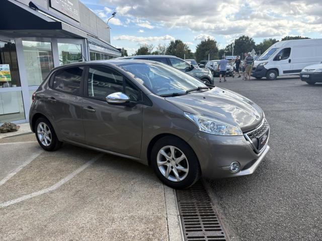 Peugeot 208 image 9
