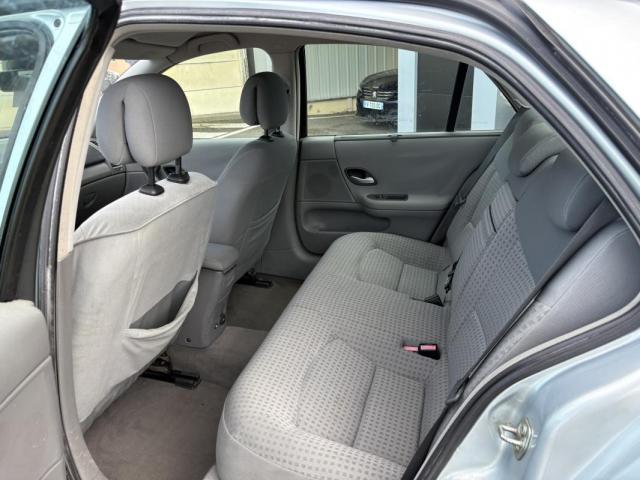 Renault Laguna image 7