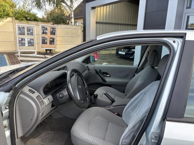 Renault Laguna image 6
