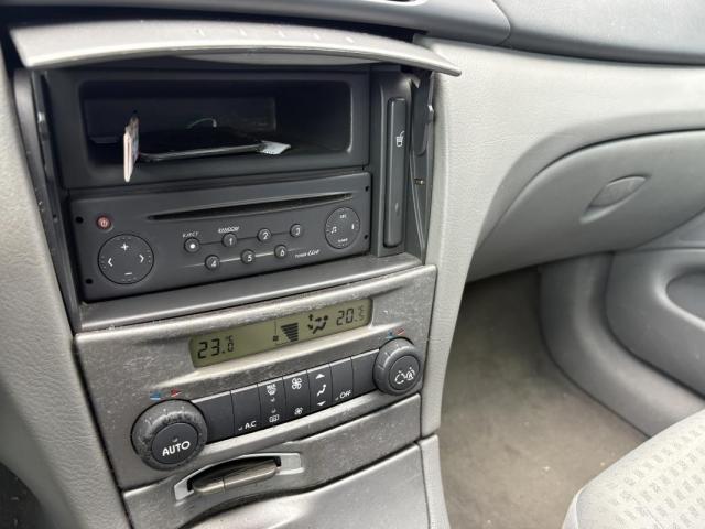Renault Laguna image 8