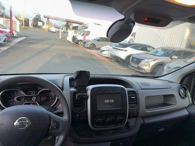 Nissan Nv300 image 6