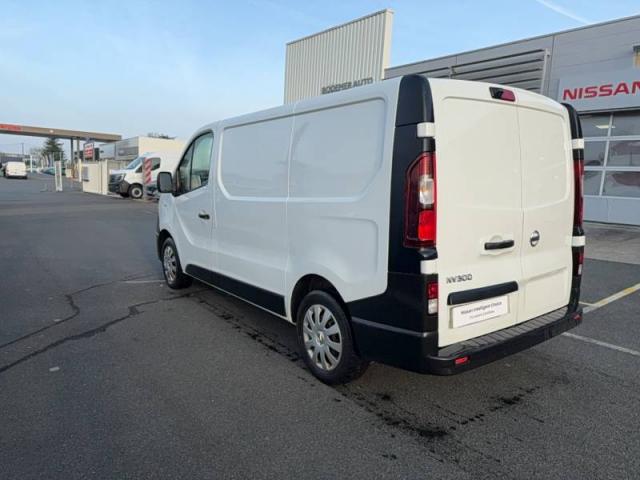 Nissan Nv300 image 8