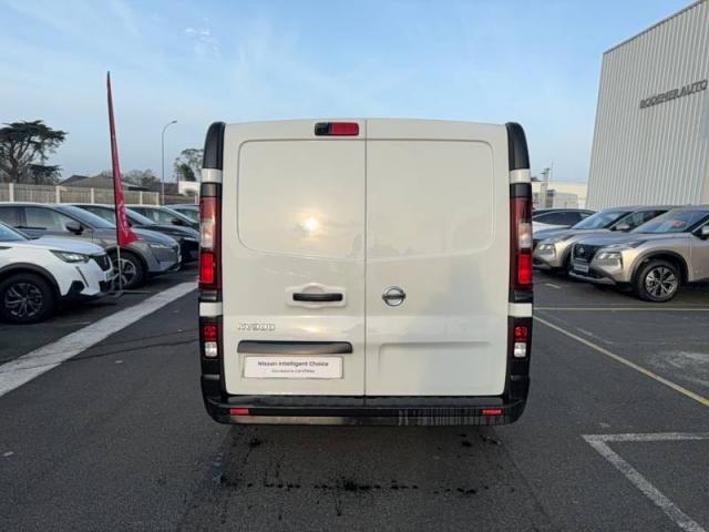 Nissan Nv300 image 9