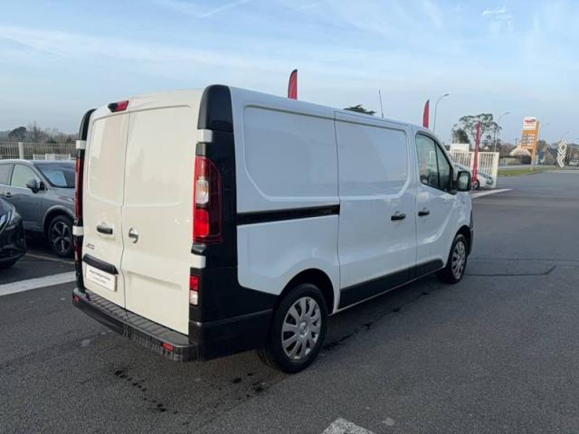 Nissan Nv300 image 5