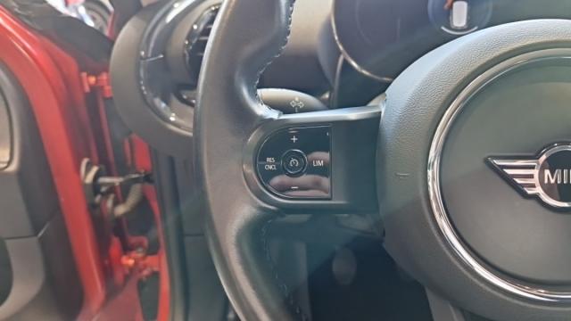 Mini Clubman image 2