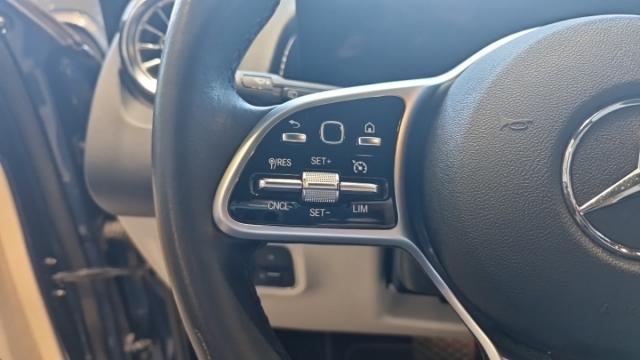 Mercedes Benz Glb image 2