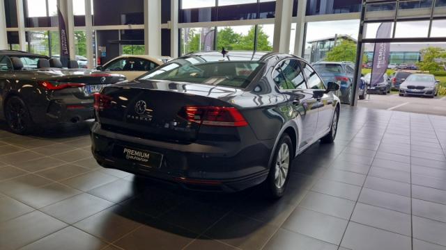 Volkswagen Passat image 8