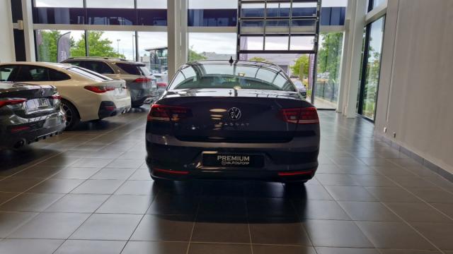 Volkswagen Passat image 9