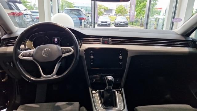 Volkswagen Passat image 3