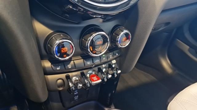 Mini Cabrio image 2