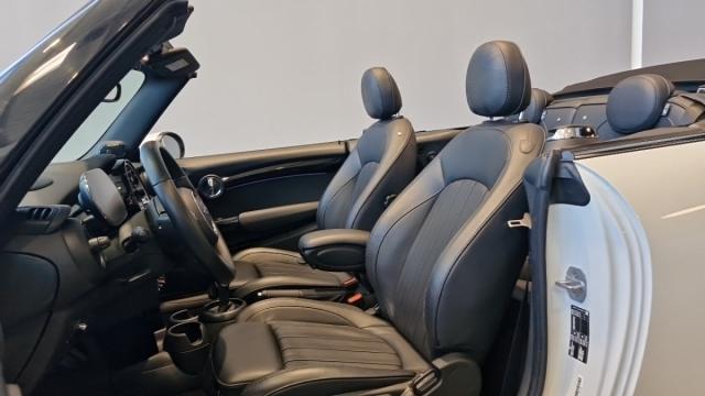 Mini Cabrio image 8