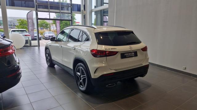 Mercedes Benz Gla image 1