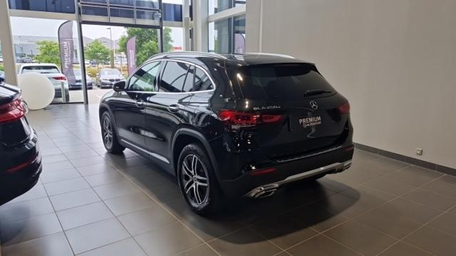 Mercedes Benz Gla image 1