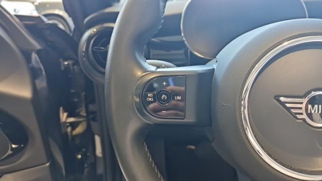 Mini Cabrio image 7