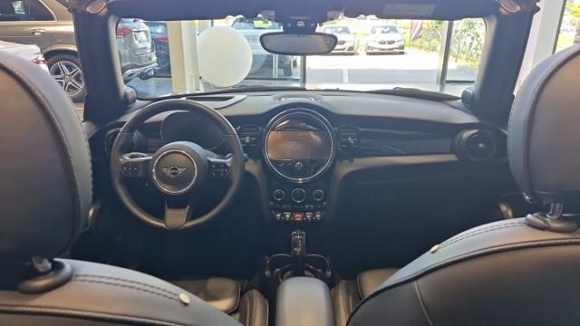 Mini Cabrio image 5