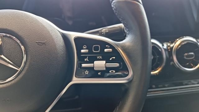 Mercedes Benz Gla image 8
