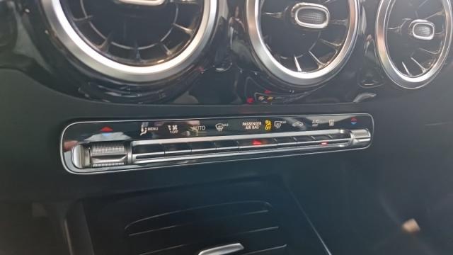 Mercedes Benz Gla image 2