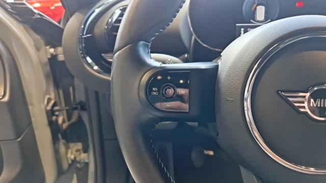 Mini Clubman image 7