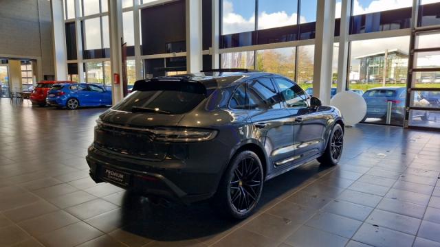 Porsche Macan image 6