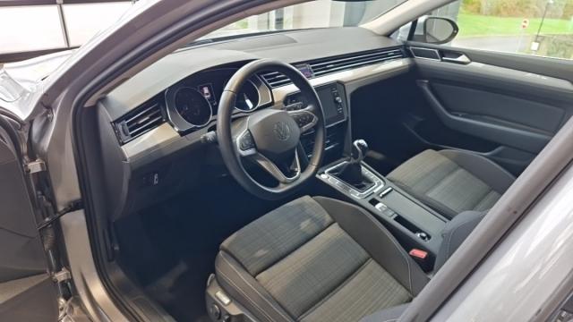 Volkswagen Passat image 9