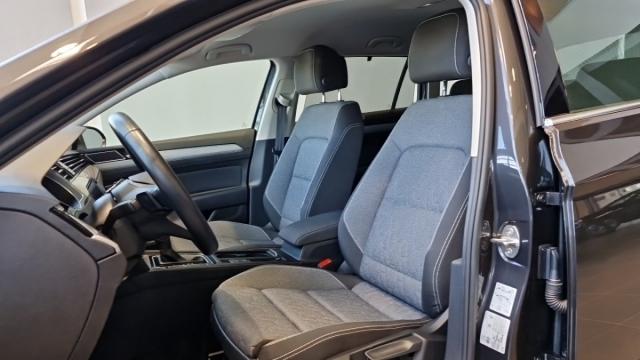 Volkswagen Passat Sw image 2