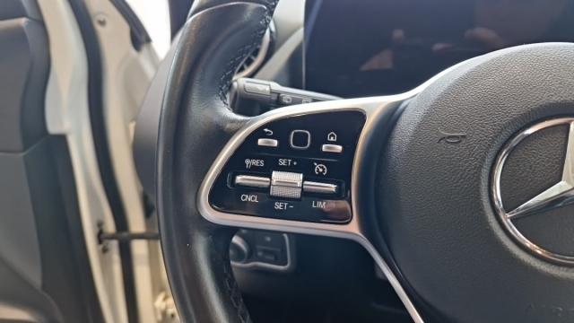Mercedes Benz Gla image 9
