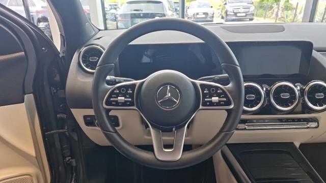 Mercedes Benz Gla image 1