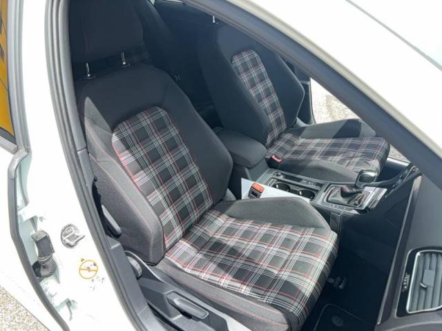 Volkswagen Golf image 1