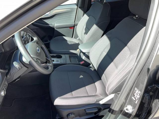 Ford Kuga image 6