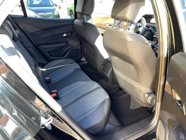 Peugeot 2008 image 2