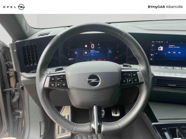 Opel Astra Sports Tourer image 2