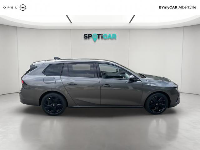 Opel Astra Sports Tourer image 6