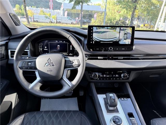 Mitsubishi Outlander image 6