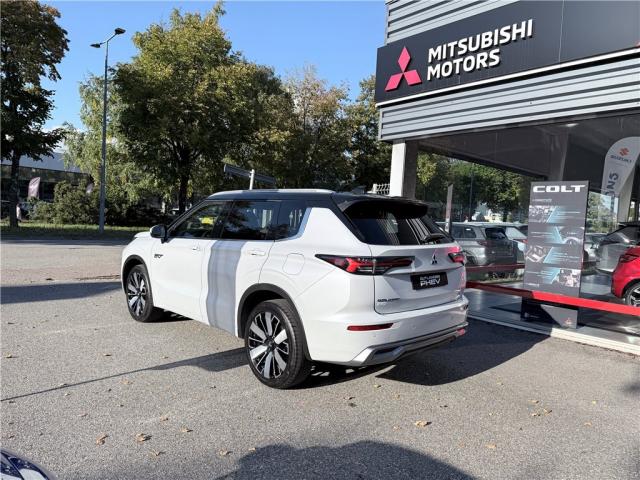 Mitsubishi Outlander image 1