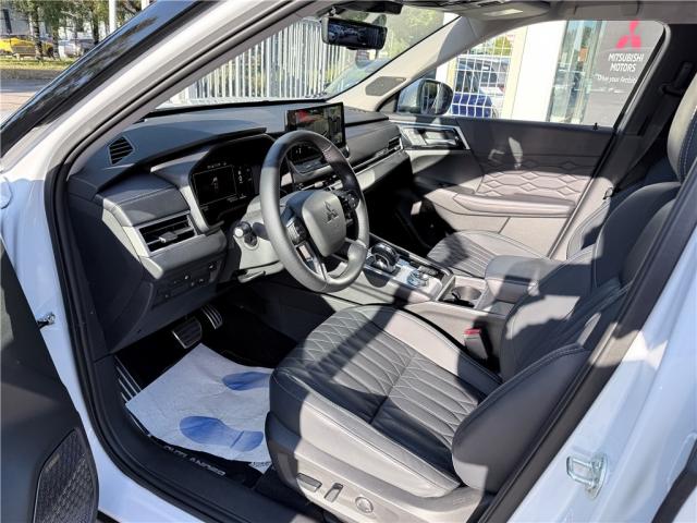 Mitsubishi Outlander image 3