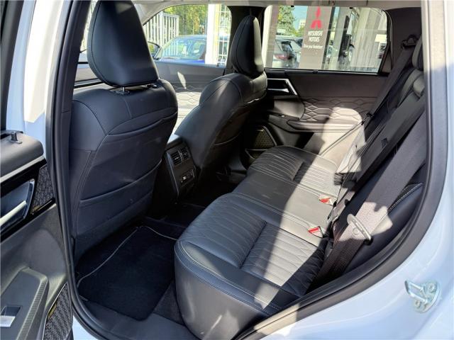 Mitsubishi Outlander image 2