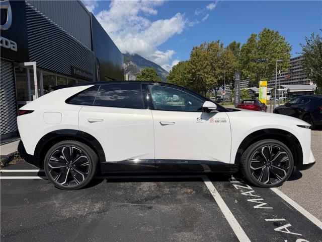 Mazda Cx-6 image 6