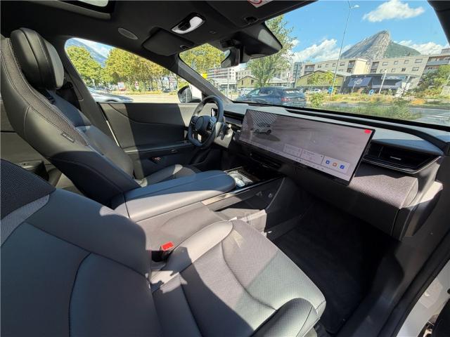 Mazda Cx-6 image 9