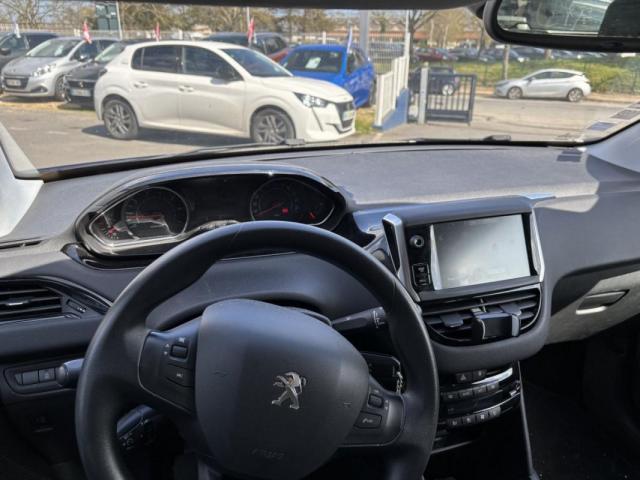 Peugeot 208 image 1