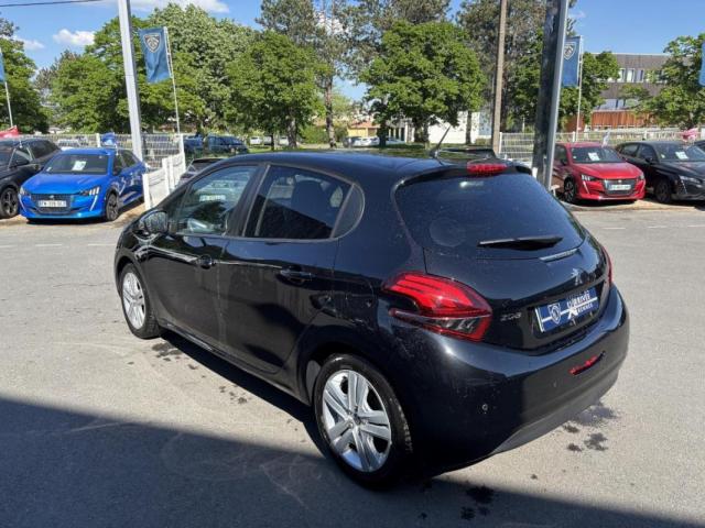 Peugeot 208 image 1