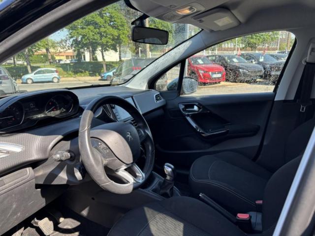 Peugeot 208 image 9