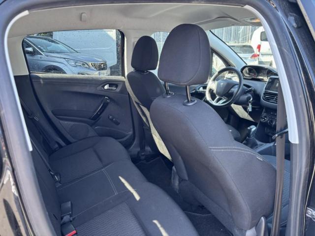 Peugeot 208 image 8