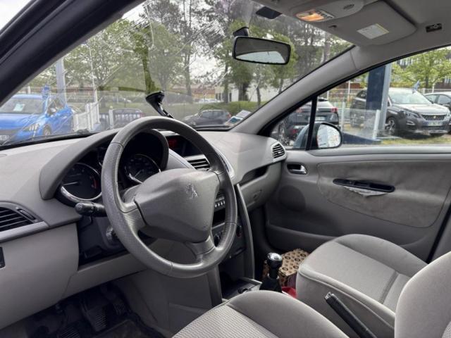 Peugeot 207 image 1