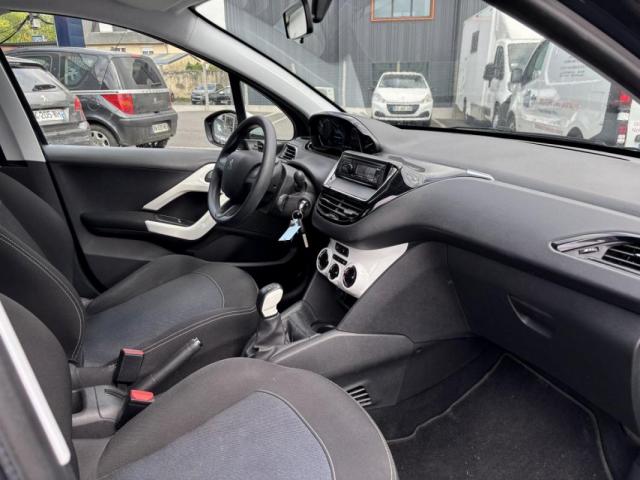 Peugeot 208 image 2