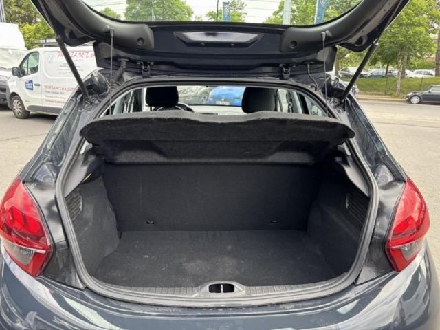 Peugeot 208 image 6