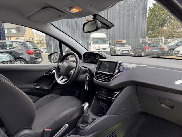 Peugeot 208 image 6