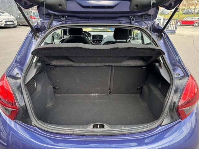 Peugeot 208 image 8