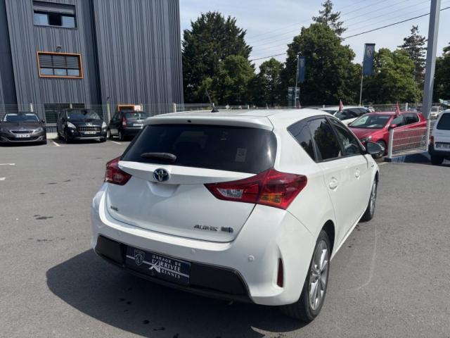 Toyota Auris image 9