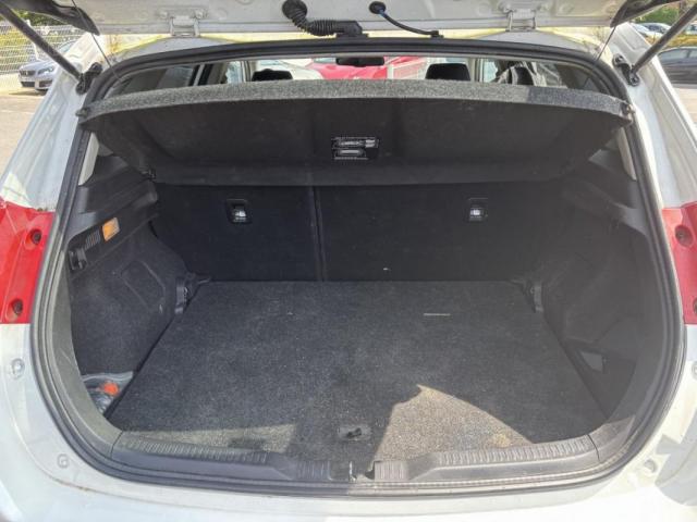 Toyota Auris image 1